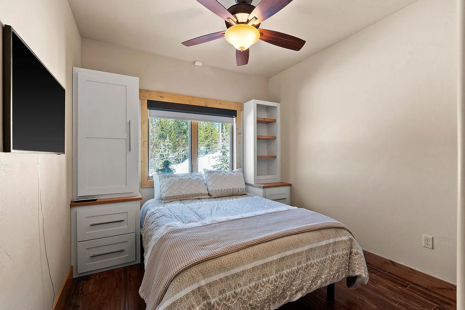 Guest bedroom